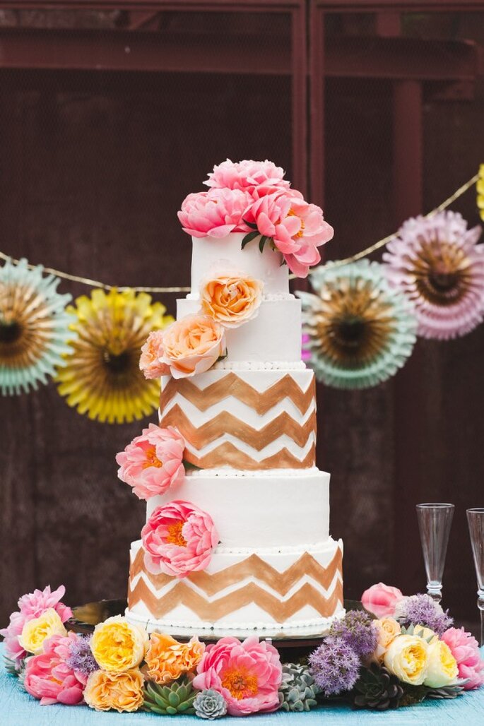 Tu pastel de bodas plagado de peonías - Foto White Rabbit Studios