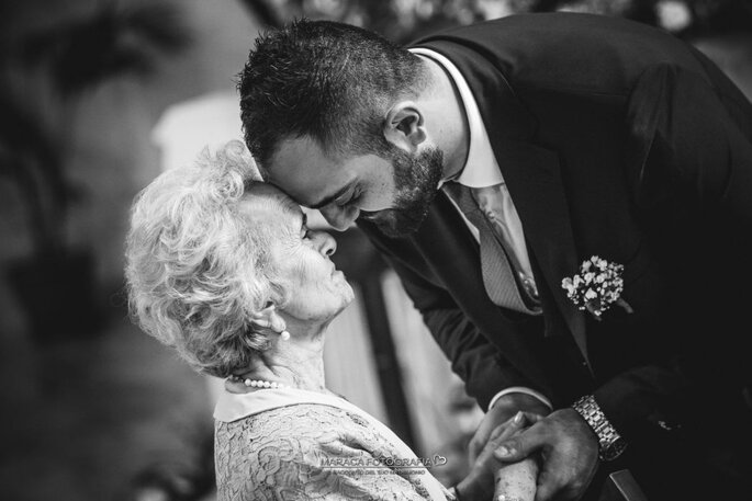 Foto bianco e nero con la nonna nel giorno delle nozze