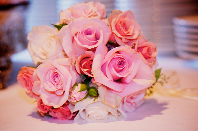 Bouquet con rosas rosas en diferentes tonos. Foto: Natasha Sosby
