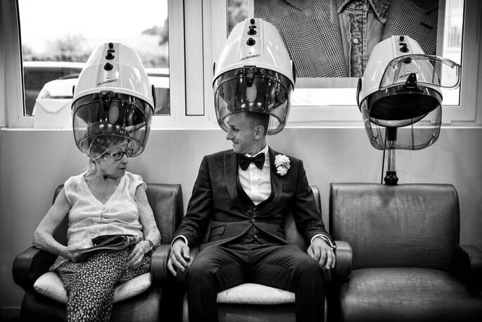 sposo con casco parrucchiere