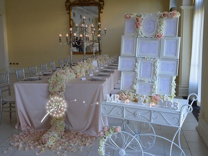 tavolo banchetto e tableau mariage, rosa e bianchi