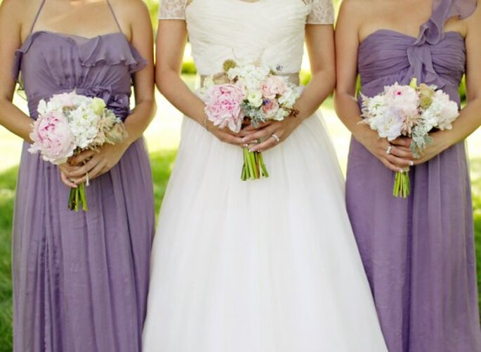 Un bouquet de mariée aux couleurs pastels sera parfait pour vos photos de mariage version vintage - Photo Jen Lynne