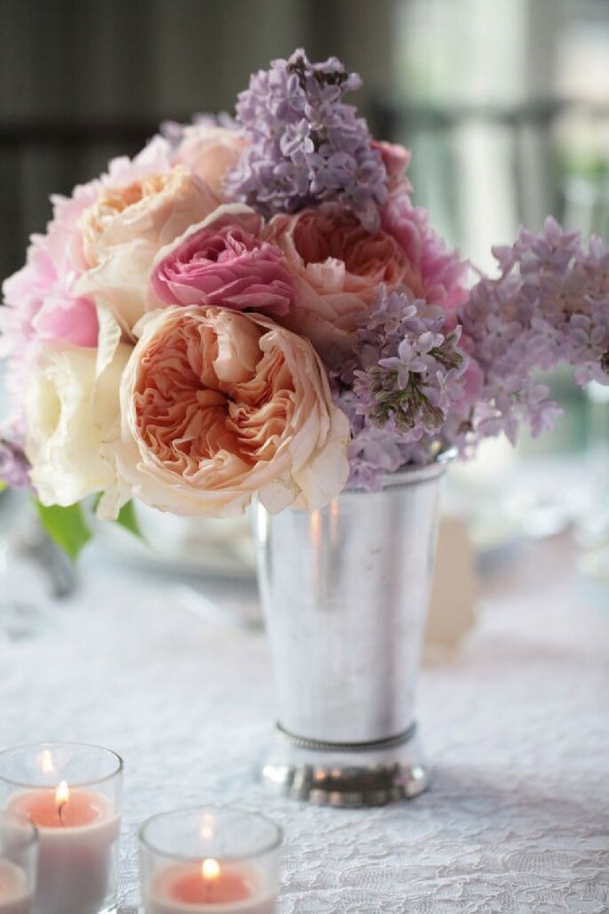 Centros de mesa con flores color púrpura y lila - Foto Susan Jackson Photography