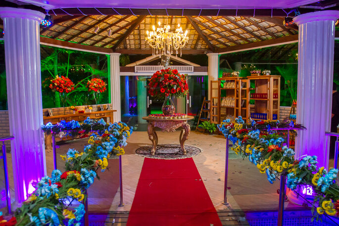 decoração com flores coloridas para casamento 