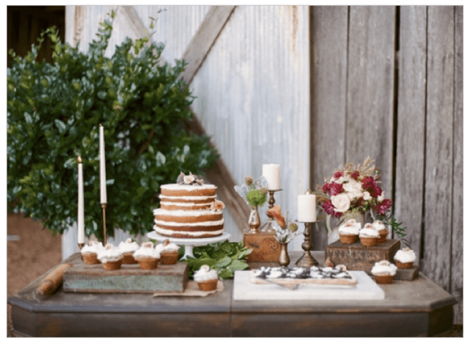 La selección con los pasteles de boda estilo rústico - Foto Bamber Photography