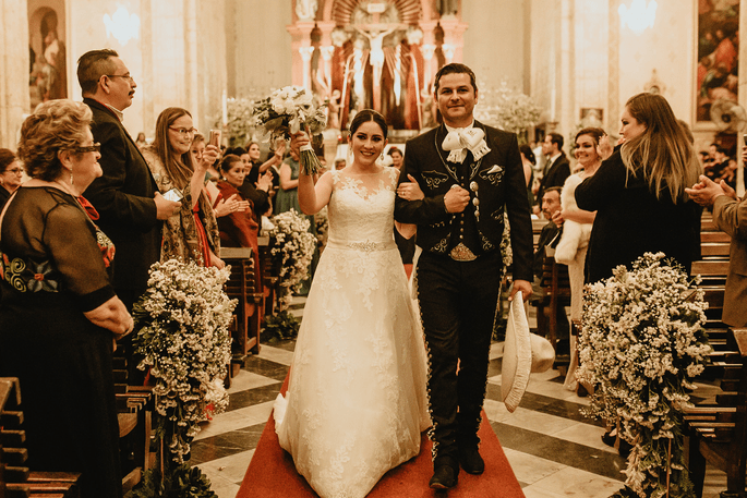 Cómo decorar la iglesia para una ceremonia religiosa