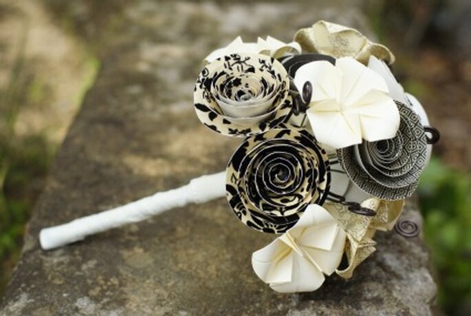 Bouquet de mariée style baroque noir et blanc - Mybohemiansummer.tumblr.com