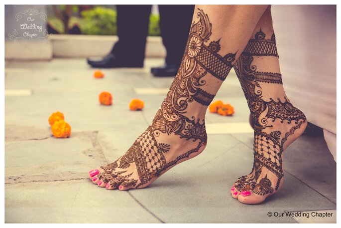 Feet mehndi hi-res stock photography and images - Alamy