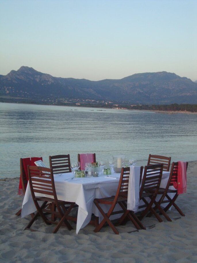 Mariage sur une plage en Corse : dépaysant et romantique...