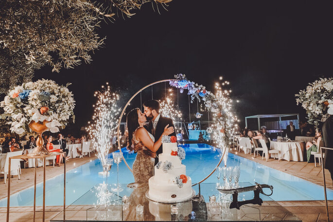 taglio torta, decorazione, bacio sposi, fuochi artificio