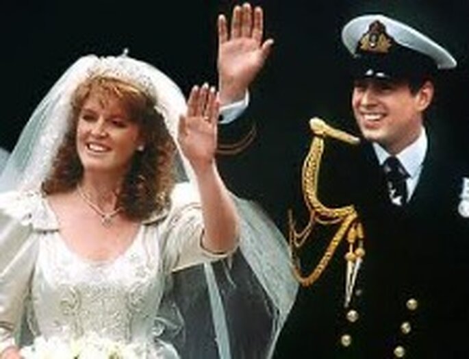 El príncipe Andrés se casó con Sarah Ferguson en 1986. El vestido era un diseño de Lindka Cierach