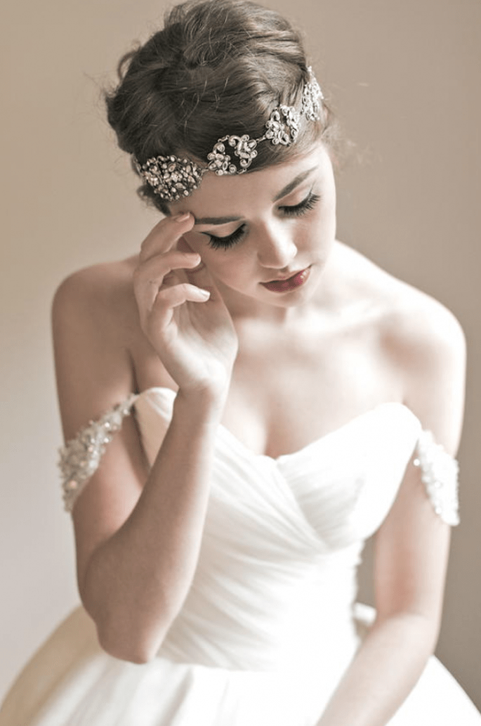 Diadema con pedrería para novia estilo vintage - Foto Enchanted Atelier