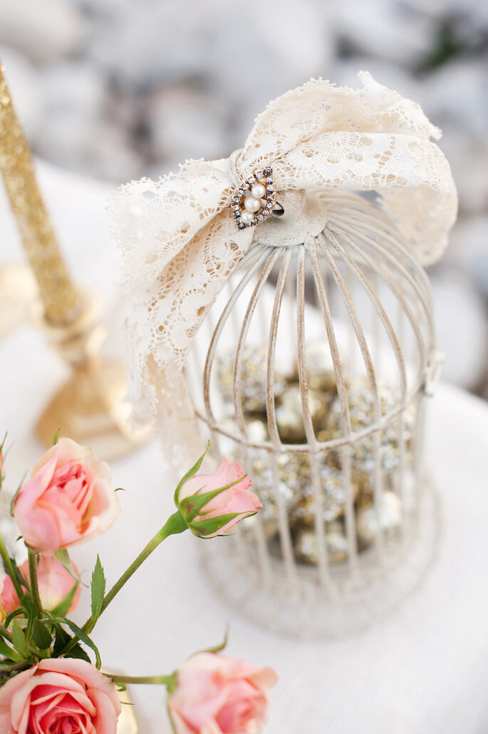 Decoración con encaje y color dorado para una boda romántica - Kristina Curtis Photography