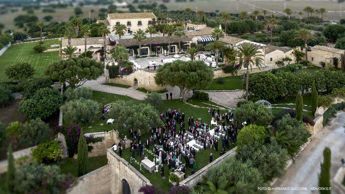 veduta panoramica, dall'alto, della villa