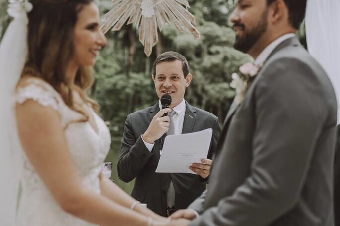 Celebrante Mauricio Macri realizando casamento 