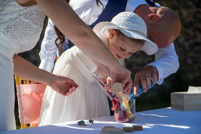 Rituel du sable pour une cérémonie laïque