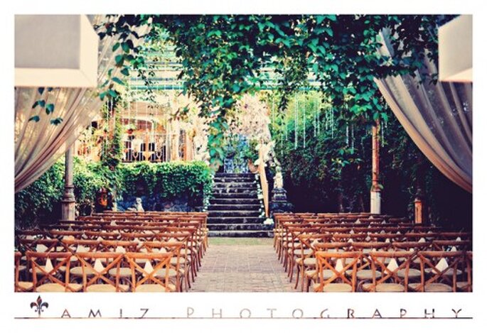 La locación de la ceremonia religiosa destacó por una decoración elegante - Foto Tamiz Photography