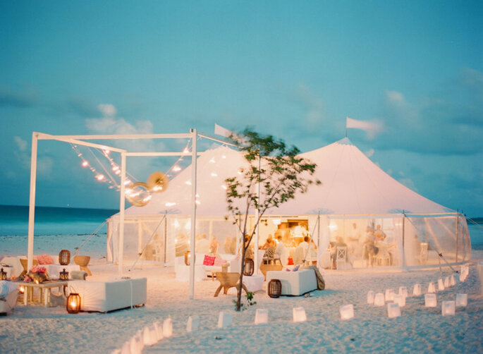 Hochzeitsdekoration am Strand