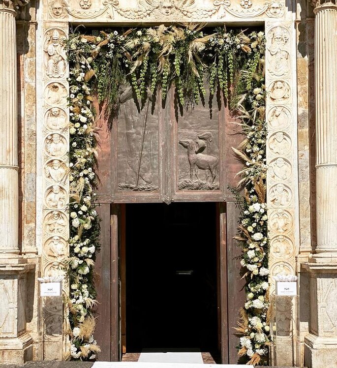 Seby Salemi Flower Artist allestimento floreale portone chiesa