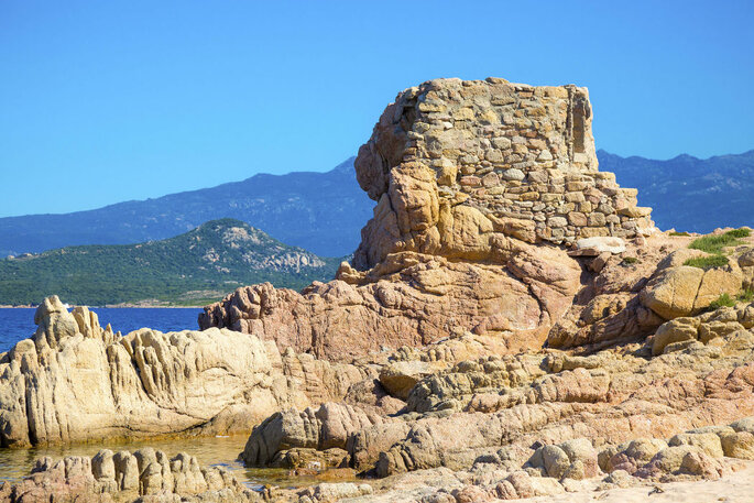 Paysage rocheux près de Bonifacio en Corse - Le Goeland