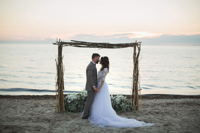 Matrimonio in spiaggia a bordo mare