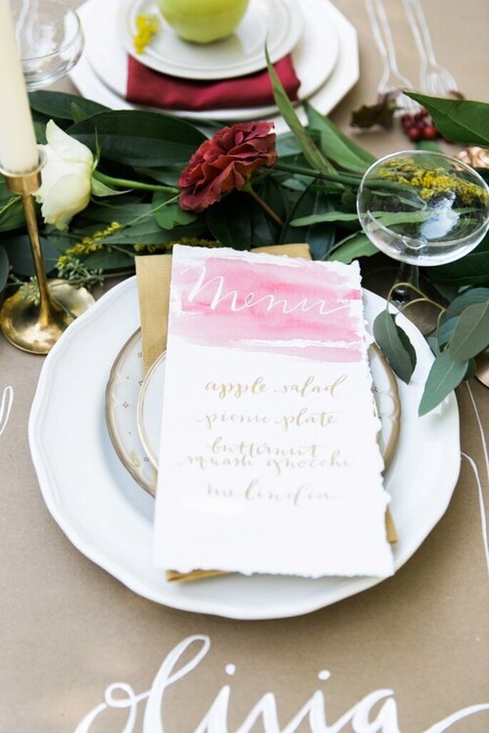 Menú impreso para banquete de bodas con franja en color rosa pastel 