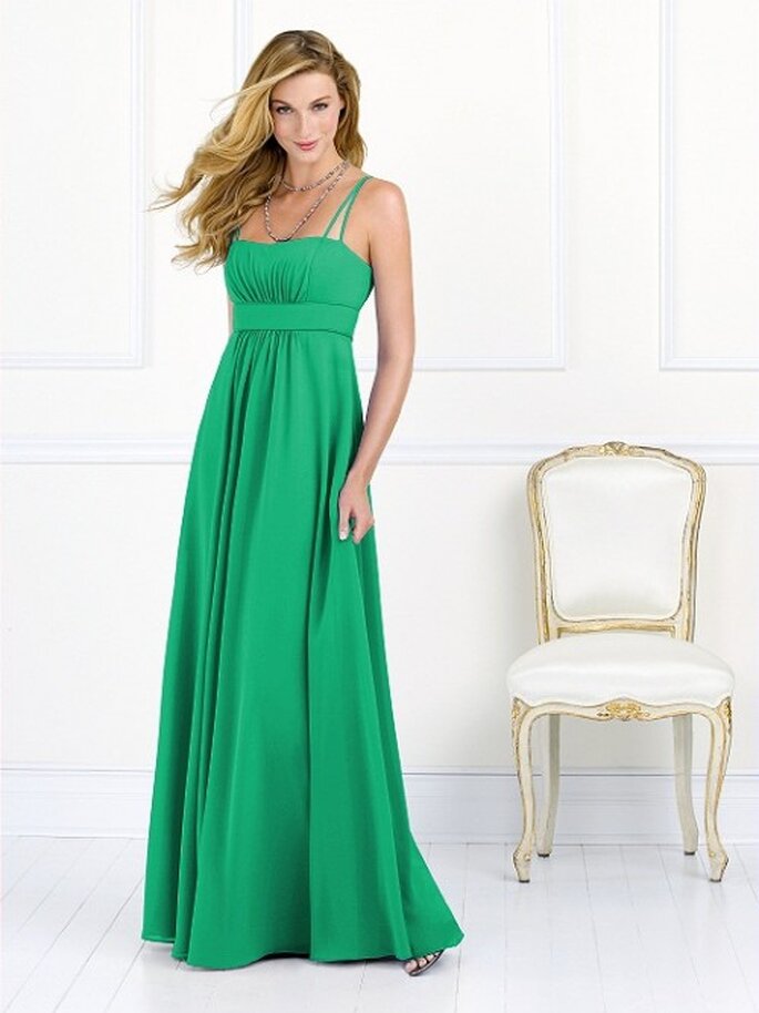 vestido largo con tirantes para dama de boda en color verde esmeralda - Foto Dessy