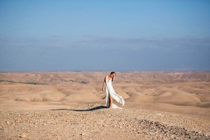 la mariée devant le désert du Sahara