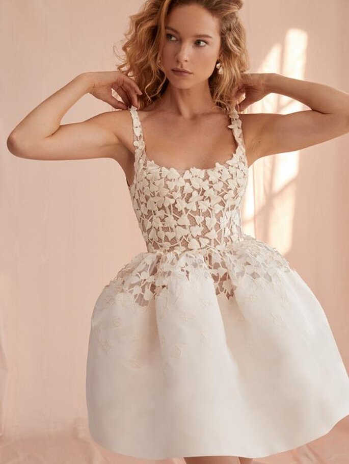 vestido de novia para pedida de mano corto d tirantes blanco con encaje de flores y transparencias