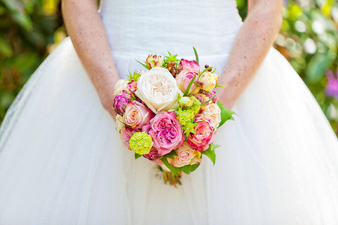 Associez plusieurs couleurs dans votre bouquet de mariée. Photo: 2rings Trouwfotografie