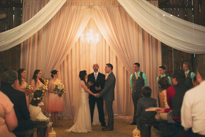 Blush + dorado en una boda vintage elegante. Foto: Alixann Loosle Photography