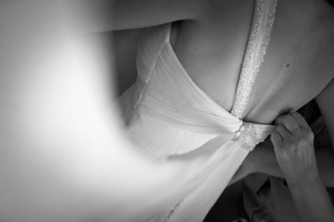 Prenez votre temps pour les essayages de votre robe de mariée - Crédit photo : Adrian Tomadin