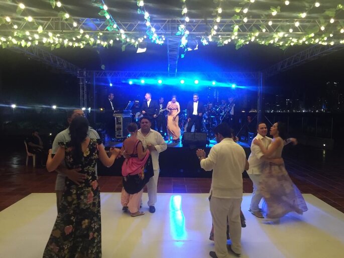 SON CLASE "Mucho más que música" fiesta de boda