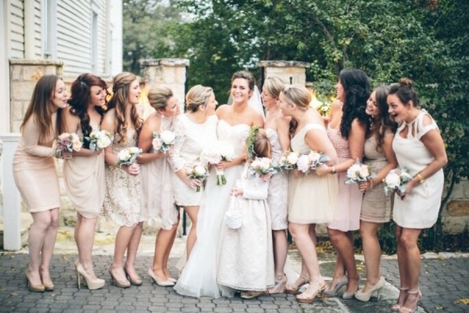 Colores neutros en los vestidos de tus damas de boda - Foto Taylor Lord Photography