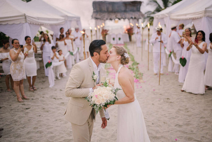 Vestido de novia para boda en la playa: ¡5 consejos para impresionar al mar!