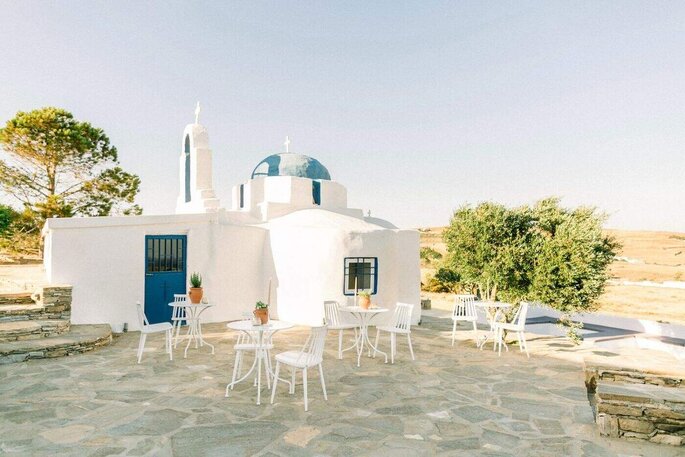 Une chapelle typique grecque pour un mariage - The Secret View