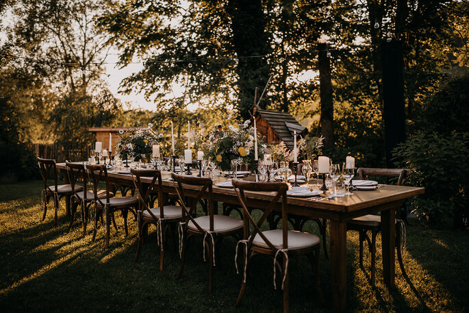 Hochzeitstrend Gartenhochzeit Tischdekoration Tafel im Garten