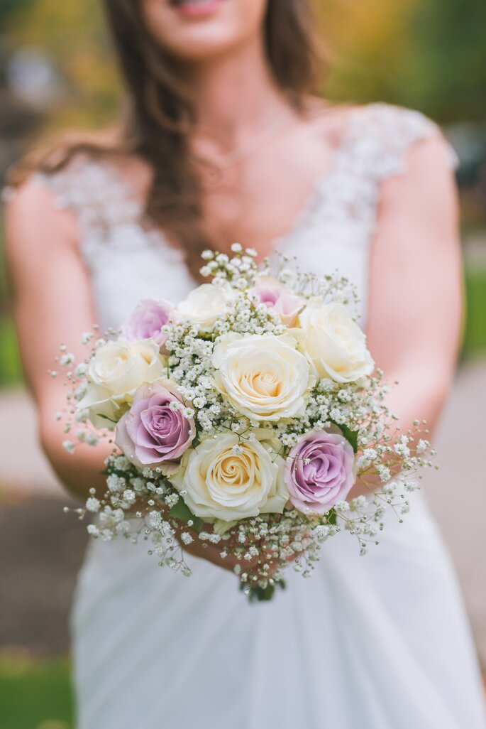 Bukiet ślubny z róż w tonacji pastelowej