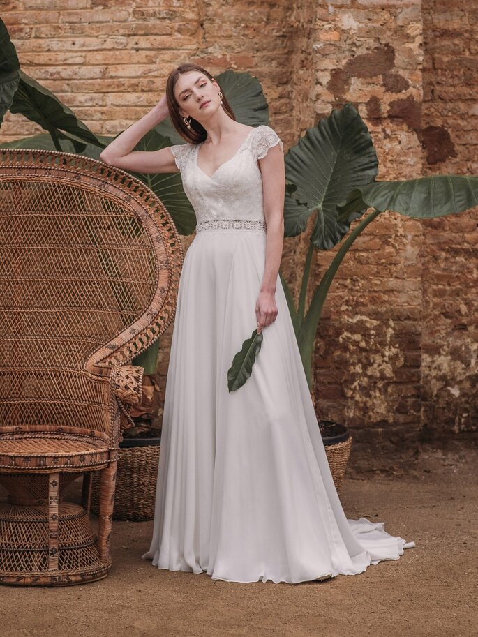 Vestidos de novia 2025 para pechos pequeños