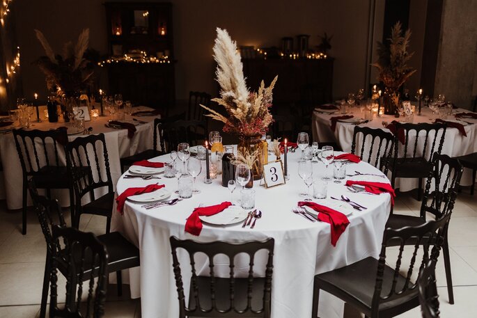 Rozmieszczenie gości przy stołach na weselu (Fot: Kinga Rybarczyk)