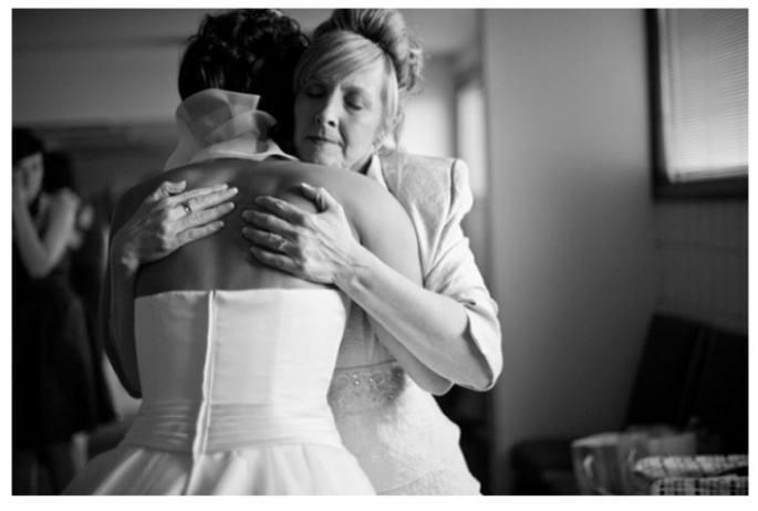 Las fotos obligadas de la novia con su mamá - Foto Dixie Pixel