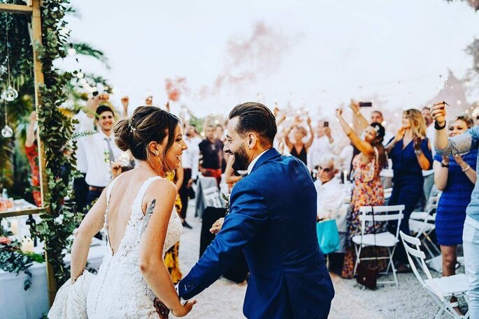 Les mariés ravis de l'ambiance de leur mariage, par Groovin' Event