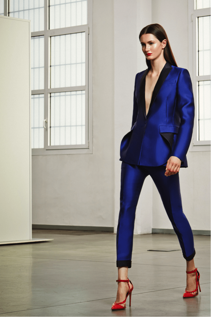 roupa para festa feminina, com calça e blazer azul