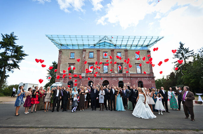 Gruppenbild mit Hochzeitsballons. - Foto: Benni Wolf.