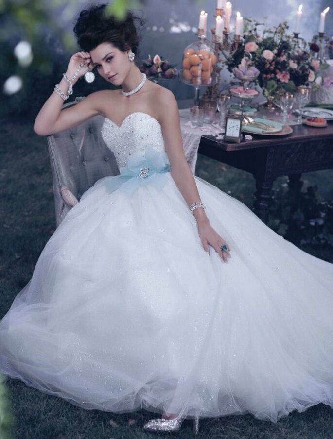 Vestido de novia corte princesa y con escote corazón inspirado en Cenicienta - Foto Alfred Angelo