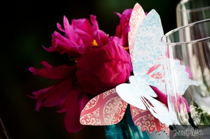 El encanto de las mariposas en los centros de mesa de tu boda - Foto Mischka Designs