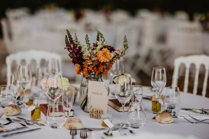 Une table de réception de mariage à la décoration champêtre par l'agence Si Tu l'Oses