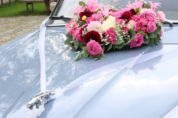 decoration voiture mariage just married jaguar luxe fleurs