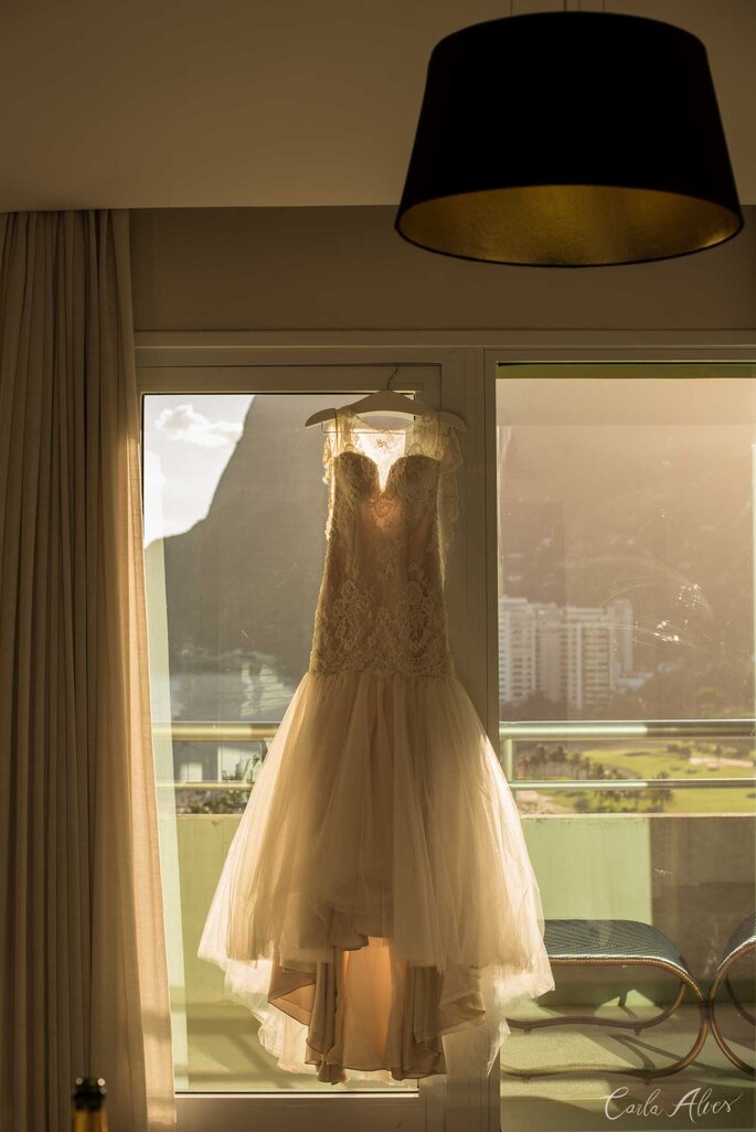 Vestido de Noiva: Ateliê Göra - Foto: Carla Alves Fotografia