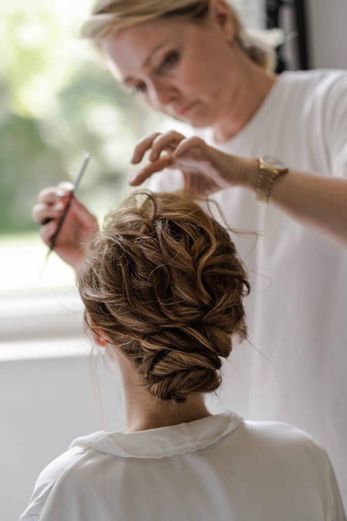 coiffure pour mariage chignon décoiffé naturel